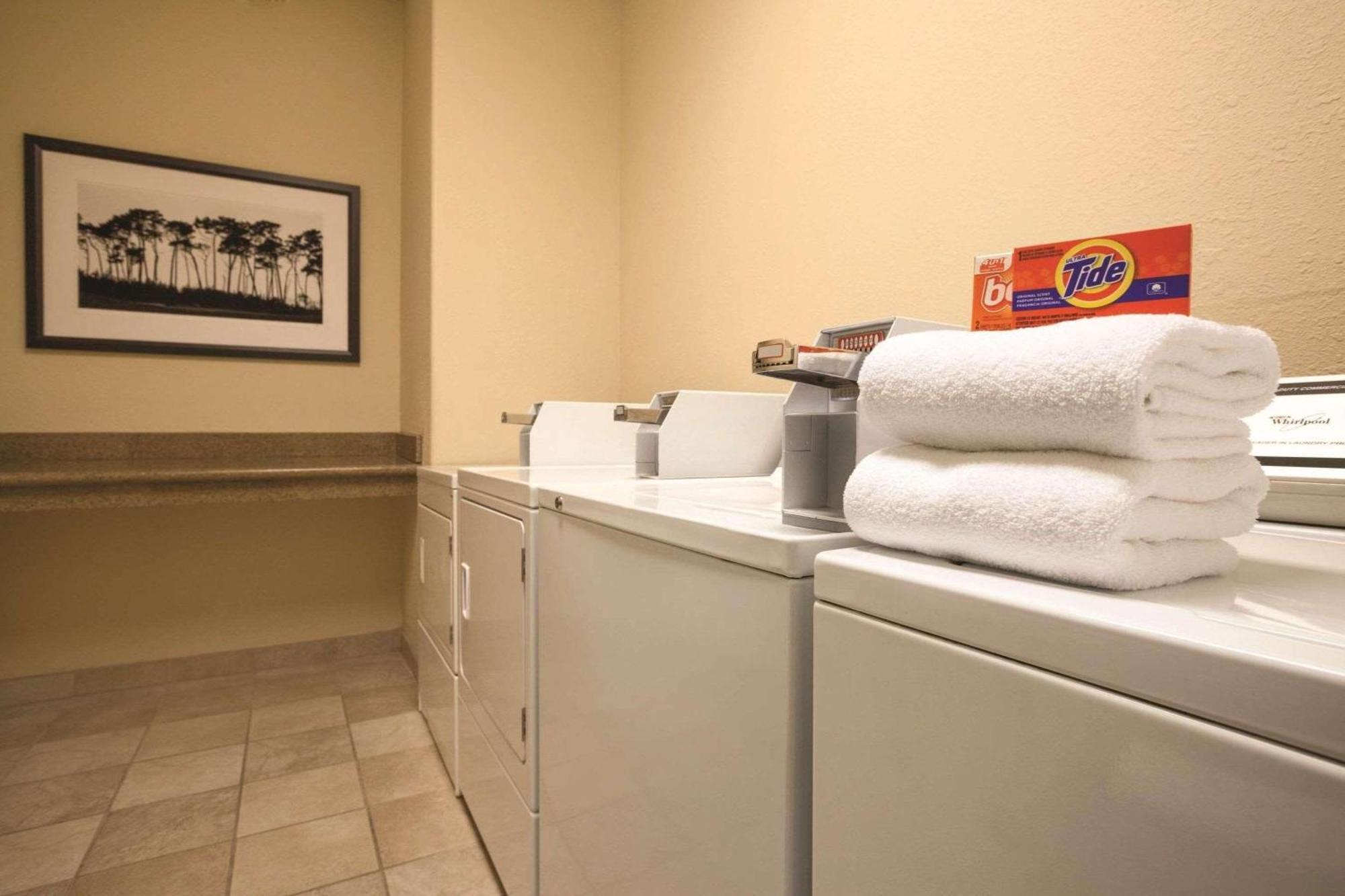Country Inn & Suites By Radisson, Mason City, Ia Extérieur photo